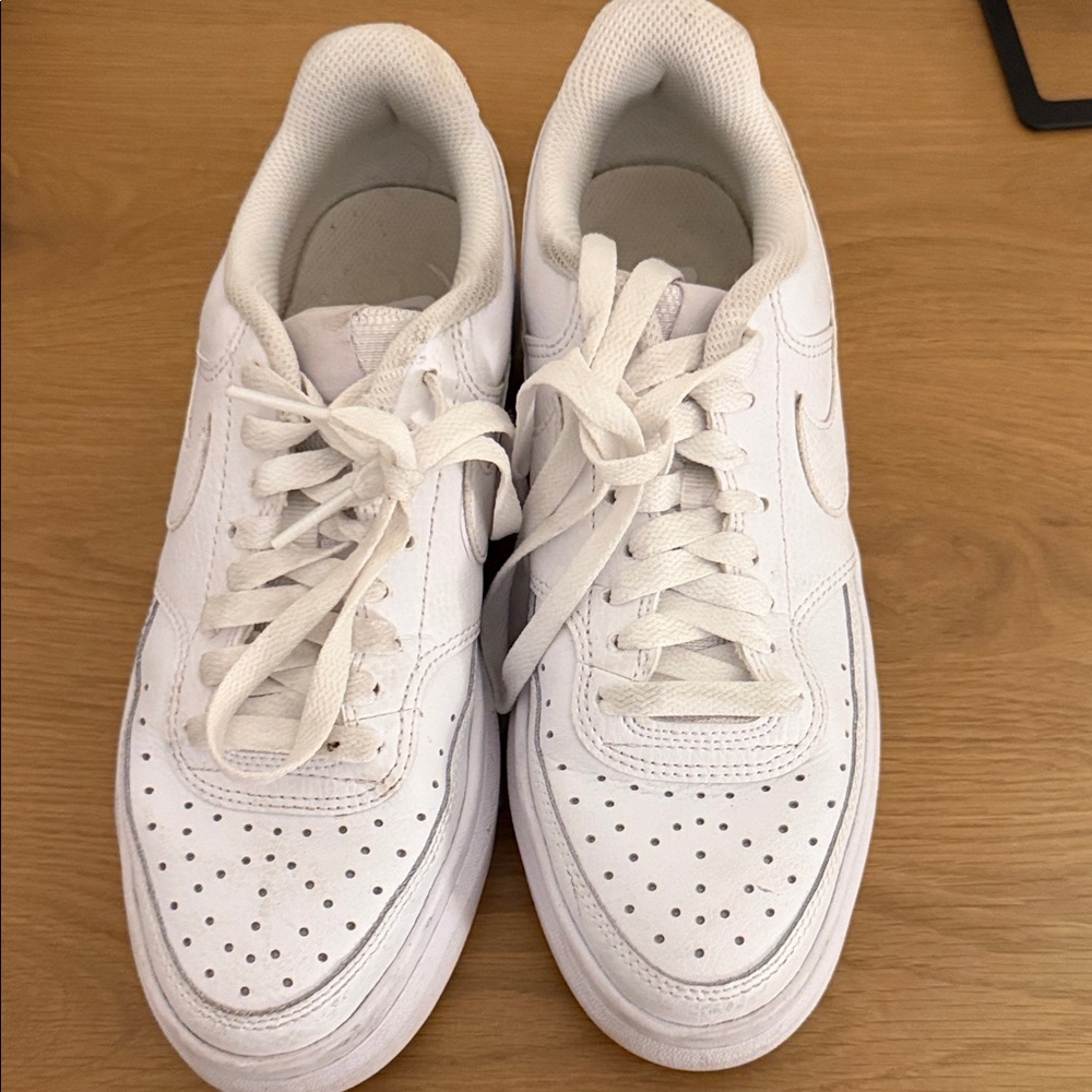 Nike White Low-Top Leather Sneakers - Clean Classic Style